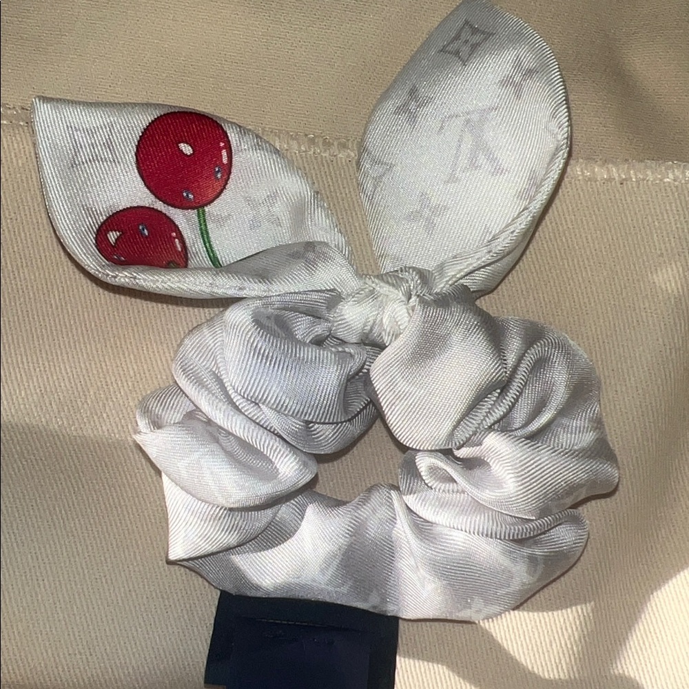 LV x TM Monogram Scrunchie - Picture 4 of 6